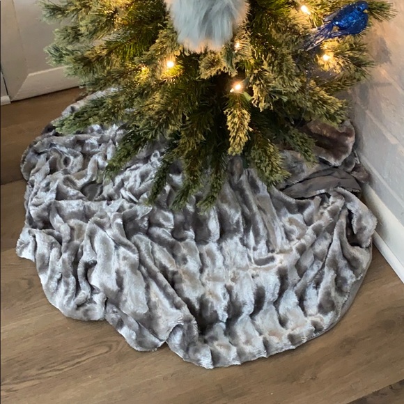 Silver Faux Fur Christmas Tree Skirt